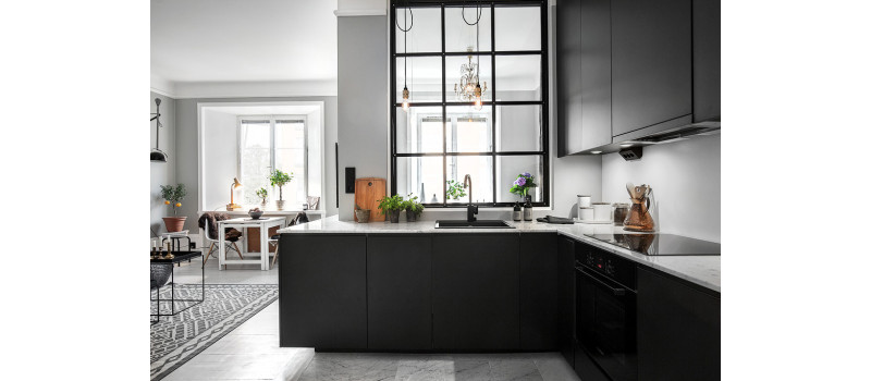 How Can Charcoal Black Kitchen Cabinets Make a Small Kitchen Look Good? 